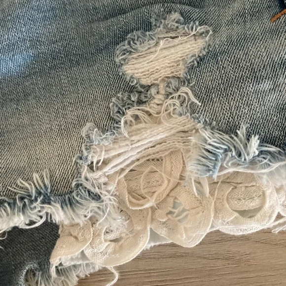 ❌SOLD American Eagle Stretch Distressed Denim Shorts - Picture 4 of 7